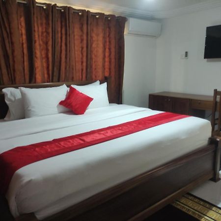 Bassi Hotel Sekondi-Takoradi Extérieur photo