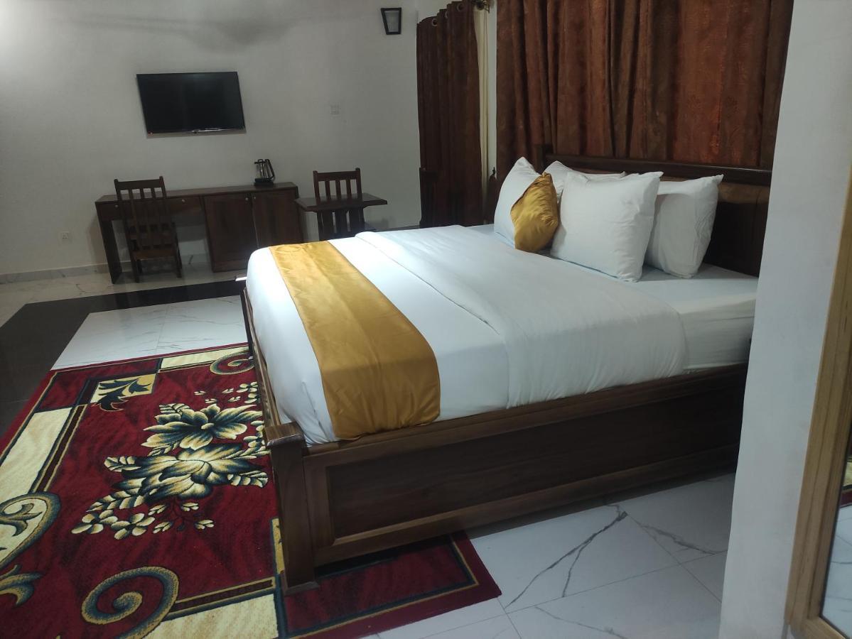 Bassi Hotel Sekondi-Takoradi Extérieur photo